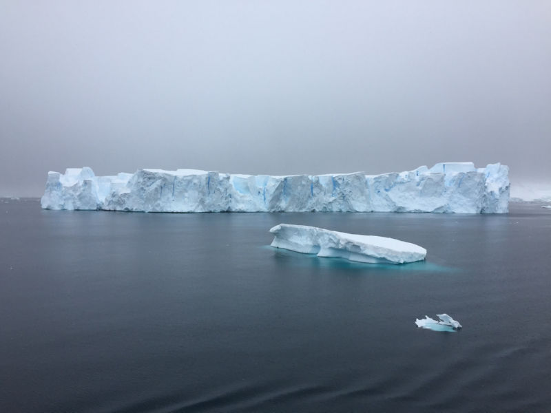 קרחון נמס באוקיינוס