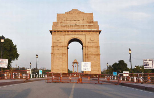 בתקופת סגר הקורונה: אוויר נקי מאפשר לראות את אנדרטת המלחמה בניו דלהי הודו