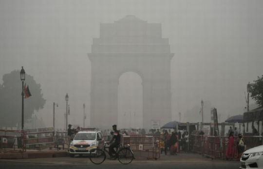 לפני סגר הקורונה: זיהום אוויר כבד באנדרטת המלחמה בניו דלהי הודו