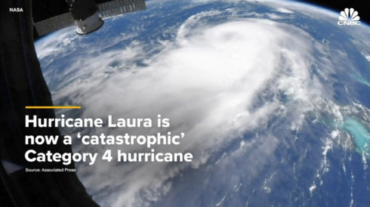 הוריקן לורה הוא הוריקן 'קטסטרופלי' בדרגה 4. מקור: צילום מסך מסרטון של CNBC.