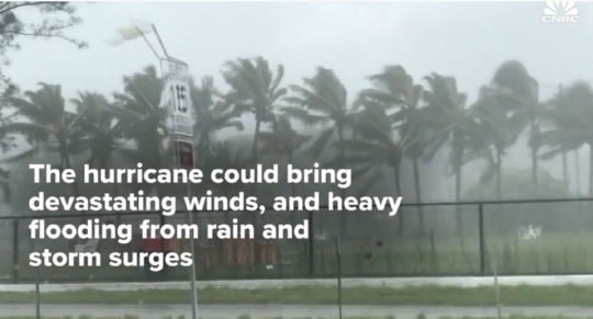 ההוריקן יכול לגרום לרוחות עצמתיות ולהצפות בגלל גשמים. מקור: צילום מסך מסרטון של CNBC.