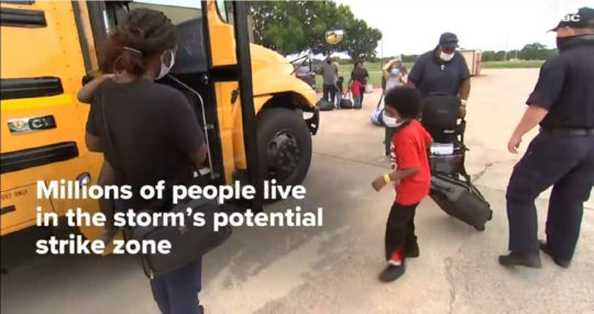 מיליוני אנשים חיים בנתיב הפגיעה של ההוריקן. מקור: צילום מסך מסרטון של CNBC.