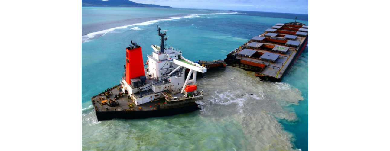 דליפת נפט ממיכלית שנחצתה ליד חופי מאוריציוס