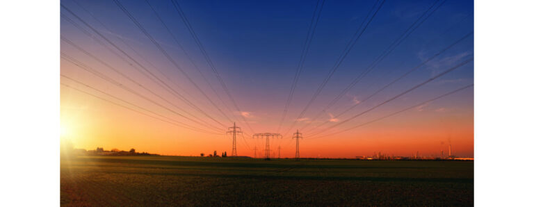 עמודי חשמל בשקיעה | צילם: יוהנס פלניו