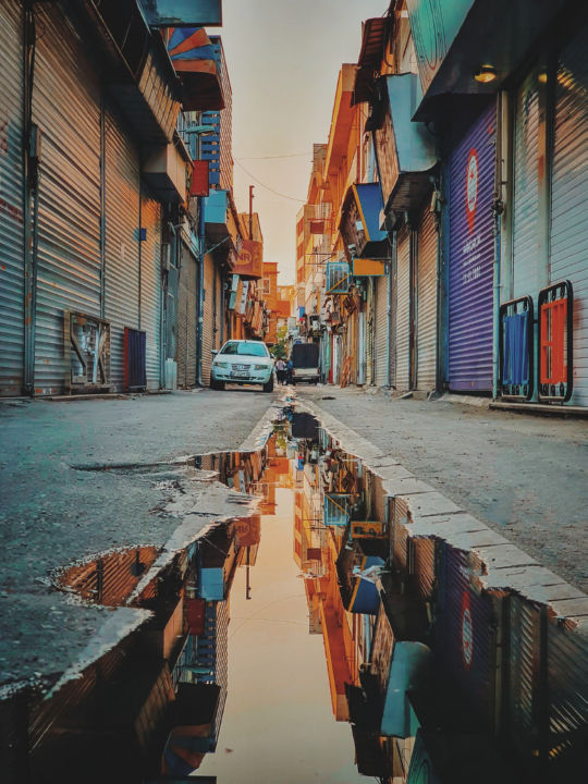 מים עומדים ברחוב אחרי גשם. צילם: חסן אלמסי