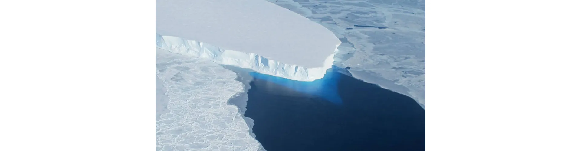 קרחון ת'ווייטס באנטארקטיקה מכונה "קרחון יום הדין", בשל פוטנציאל הקריסה הקטסטרופלי שלו להעלות את פני הים הגלובלי בכמה מטרים אם יערער את מדף הקרח המערב-אנטארקטי כולו.